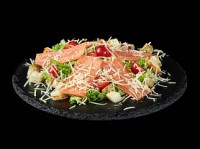 Цезарь с копчённым лососем