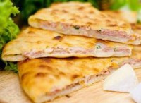 ПИРОГ С СЫРОМ, ВЕТЧИНОЙ И ГРИБАМИ