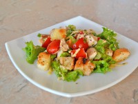 Салат Цезарь с курицей