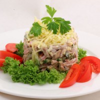 Салат мясная горка