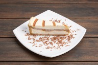 Чизкейк карамельный с арахисом