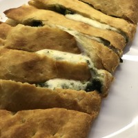 Лепешка с сыром и шпинатом