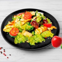 Салат с кальмаром и шпинатом