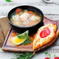 Уха с семгой и расстегаем