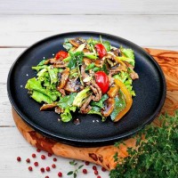 Салат с говядиной и шампиньонами