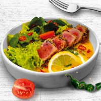 Салат с тунцом и цитрусовой заправкой