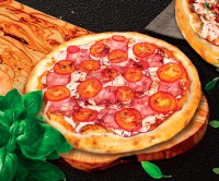 Пицца маргарита с ветчиной