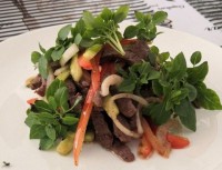 Салат тёплый с телятиной