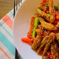 Фирменный теплый салат с Курицей/Свининой 350 г