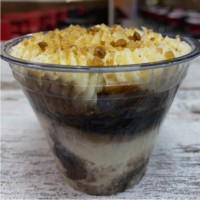 Крем-брюле с шоколадной помадкой и орехами