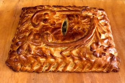 Пирог с индейкой, беконом и грибами