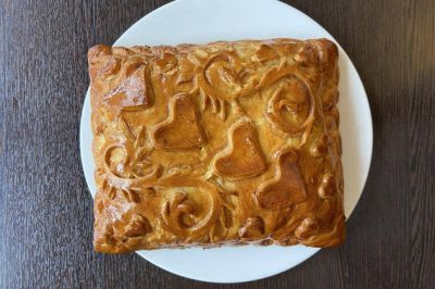 Пирог с куриными сердечками и капустой
