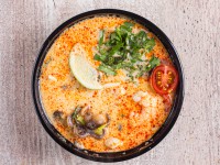 Том ям с морепродуктами