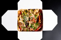 Удон со свининой под кисло-сладким соусом