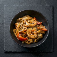 Пшеничный Wok с креветками в сливочно-остром соусе