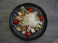 Салат Цезарь с курицей