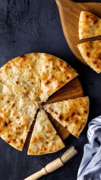 Осетинский пирог с мясом и зеленью