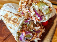 Шаурма BBQ со рваной курицей и халапеньо