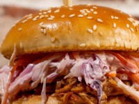 Бургер BBQ с рубленой говядиной и халапеньо