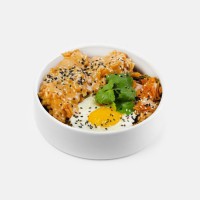 Жареный рис с куриным шницелем 300 г
