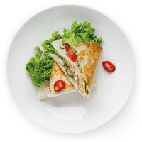 Сэндвич с курицей в тортилье 