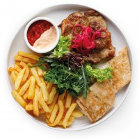 Свинина с картофелем фри и овощами